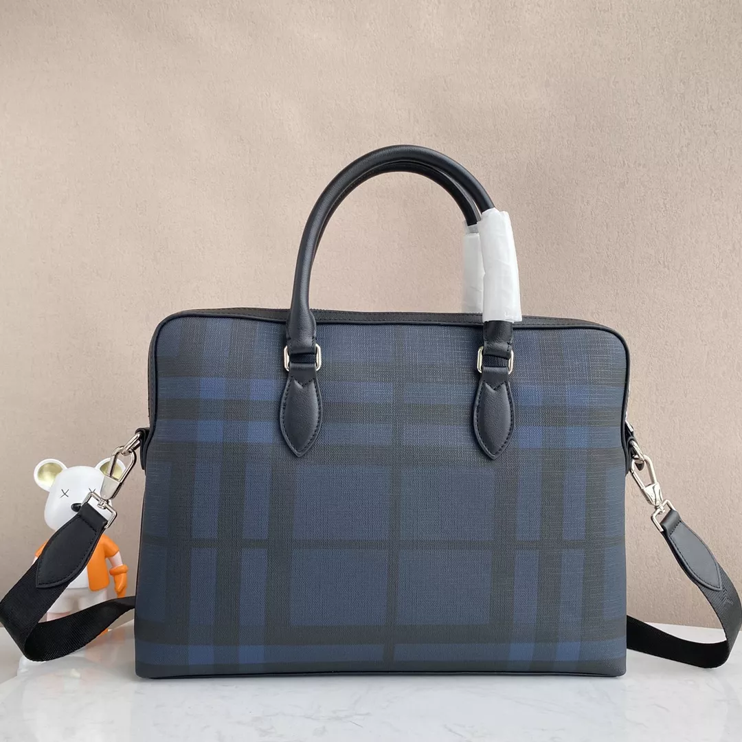 Trendy 3235 Burberry AAA Man Handbags