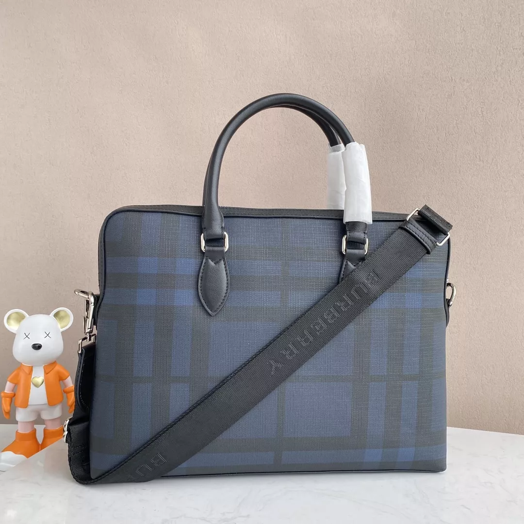 Trendy 3235 Burberry AAA Man Handbags