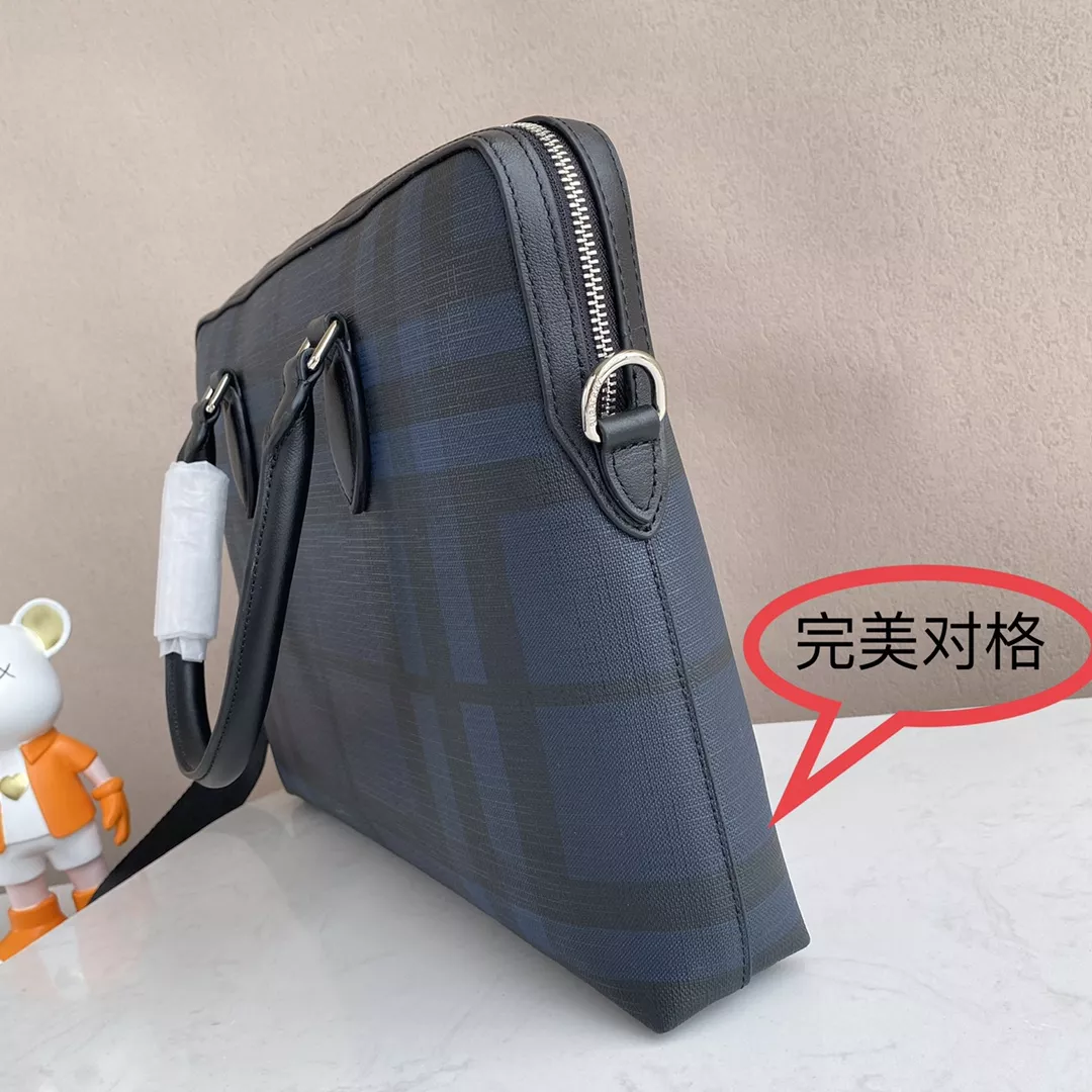 Trendy 3235 Burberry AAA Man Handbags