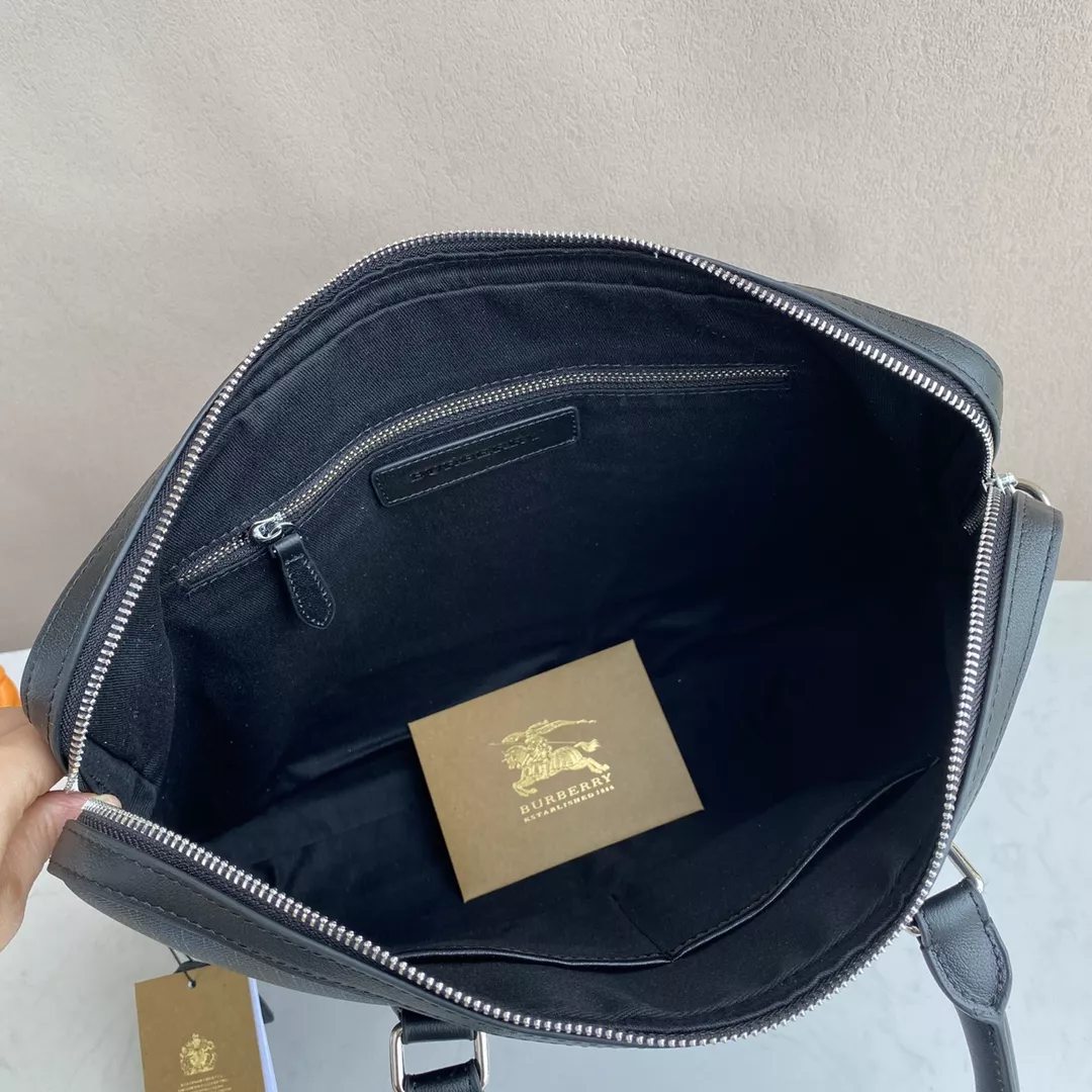 Trendy 3235 Burberry AAA Man Handbags