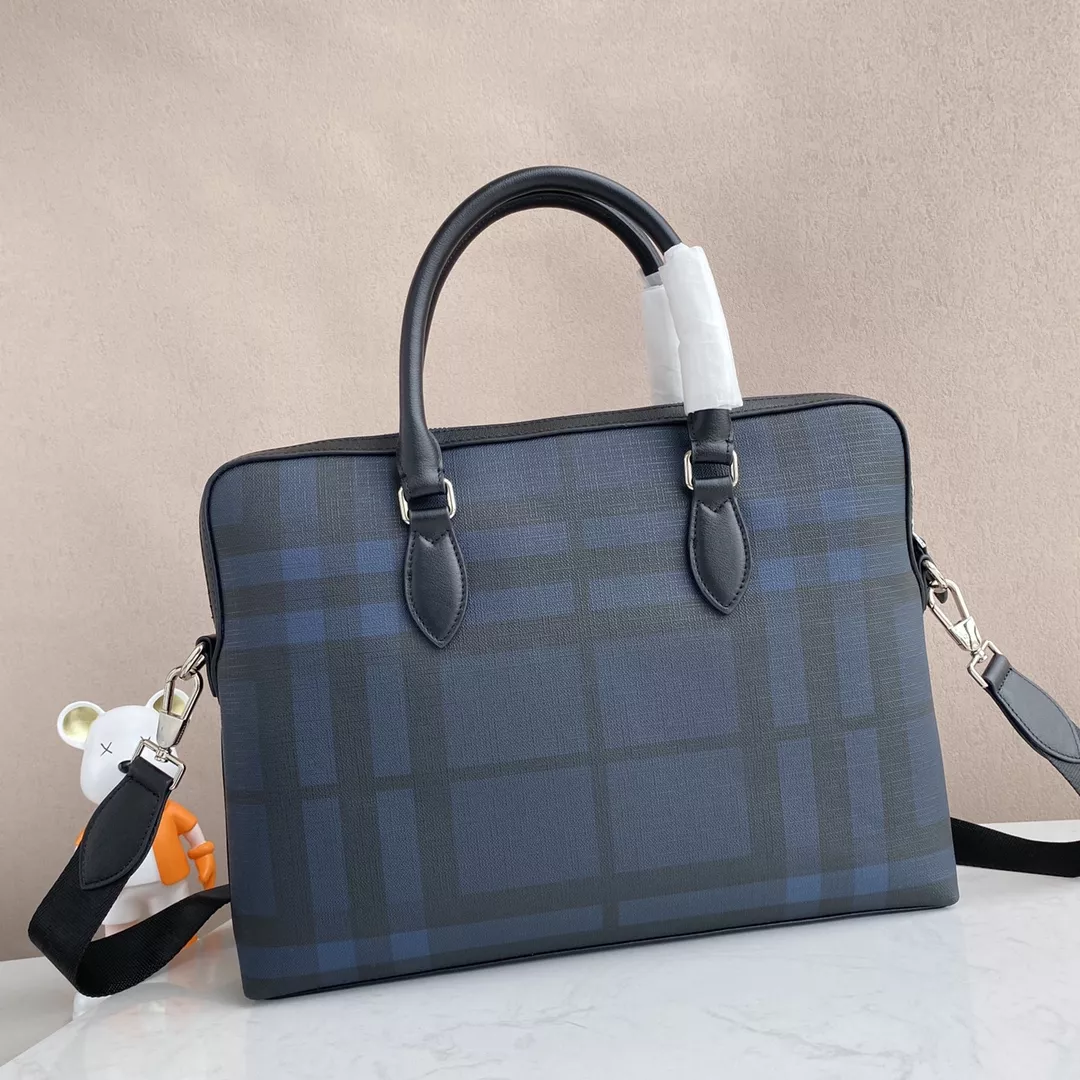 Trendy 3235 Burberry AAA Man Handbags
