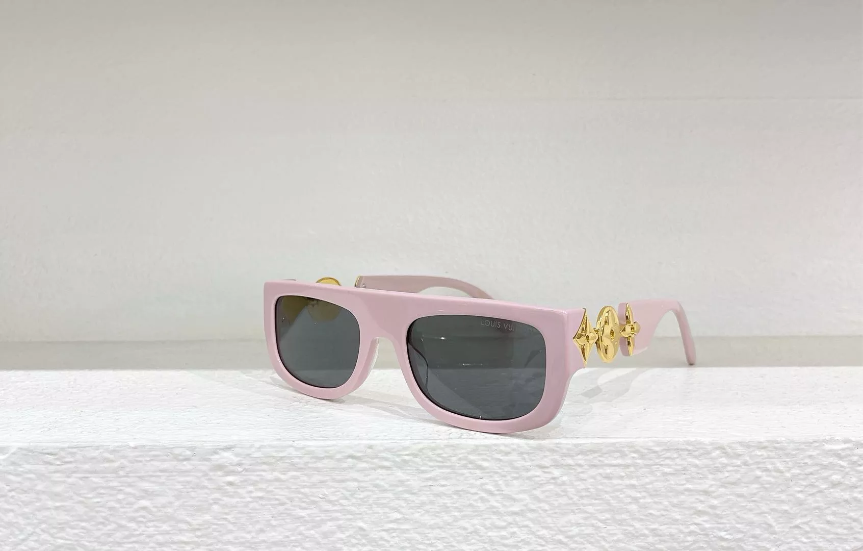 Trendy 3237 Louis Vuitton AAA Quality Sunglasses