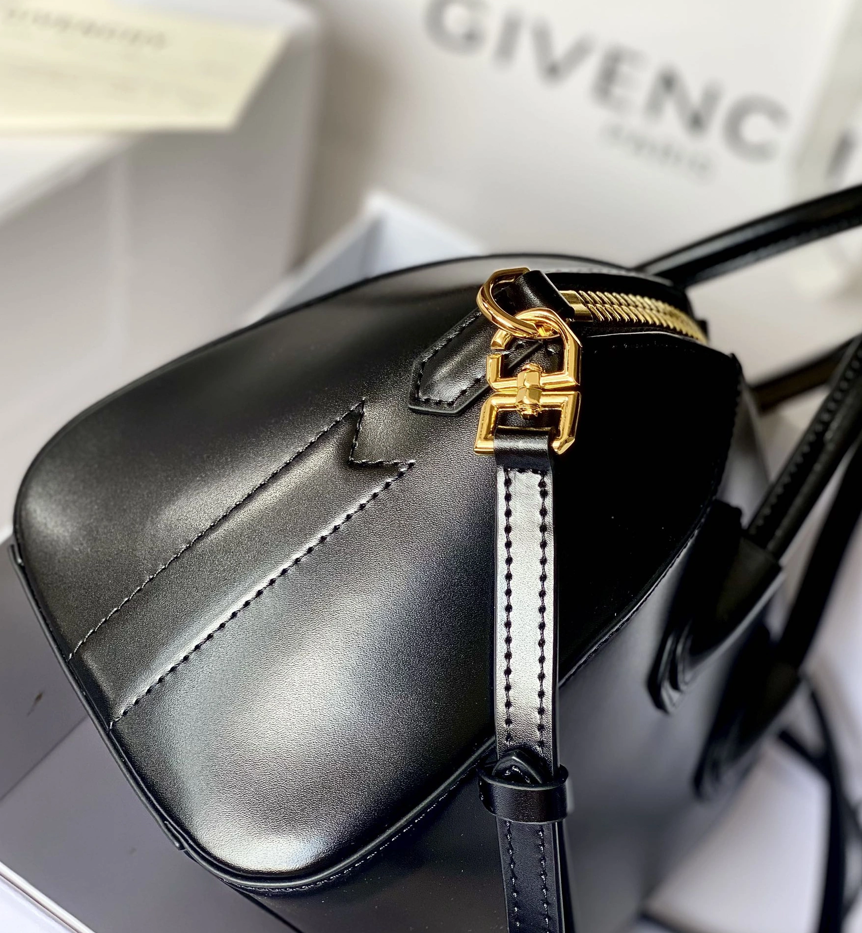 Trendy 324 Givenchy AAA Quality Handbags For Women