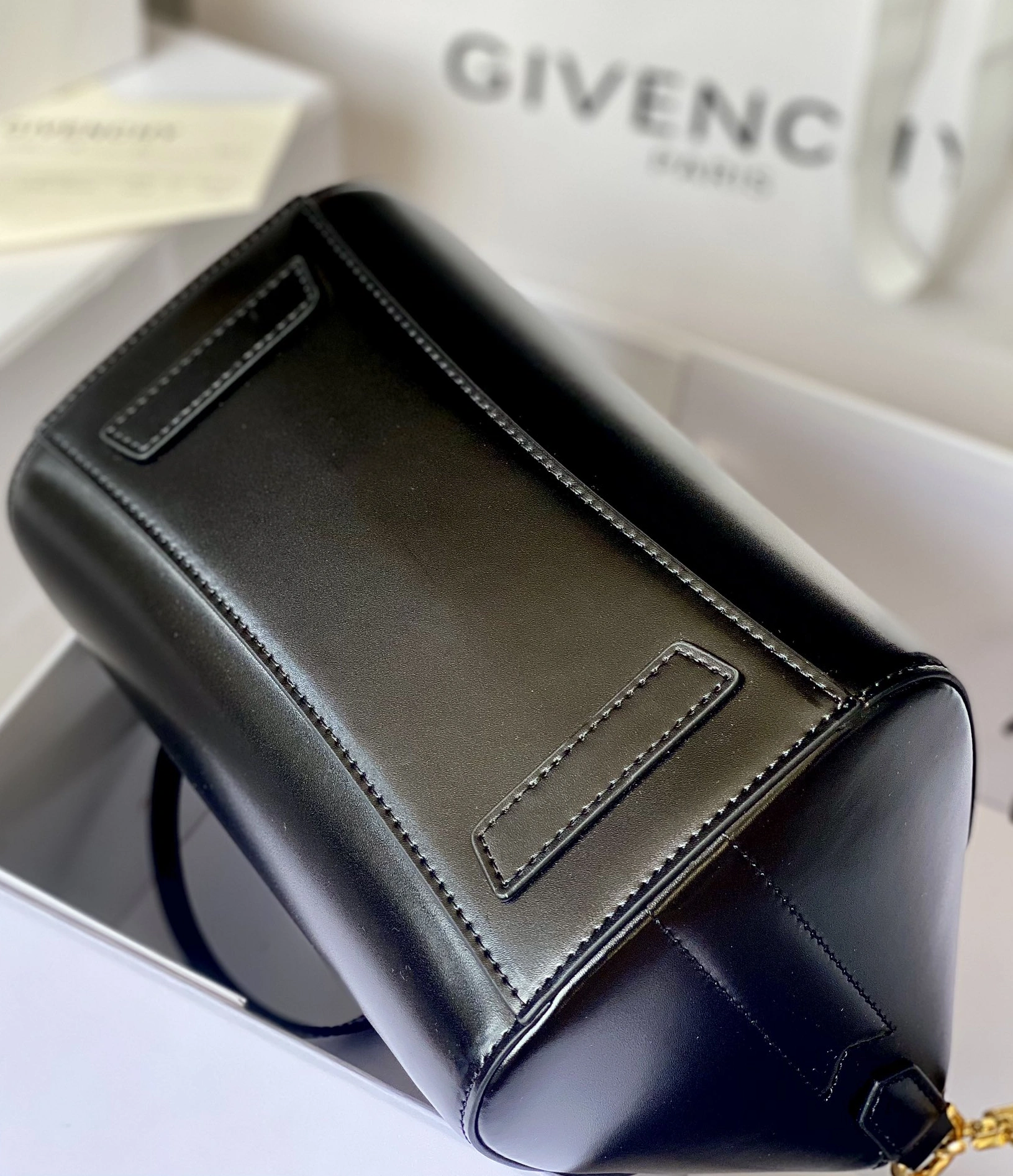 Trendy 324 Givenchy AAA Quality Handbags For Women