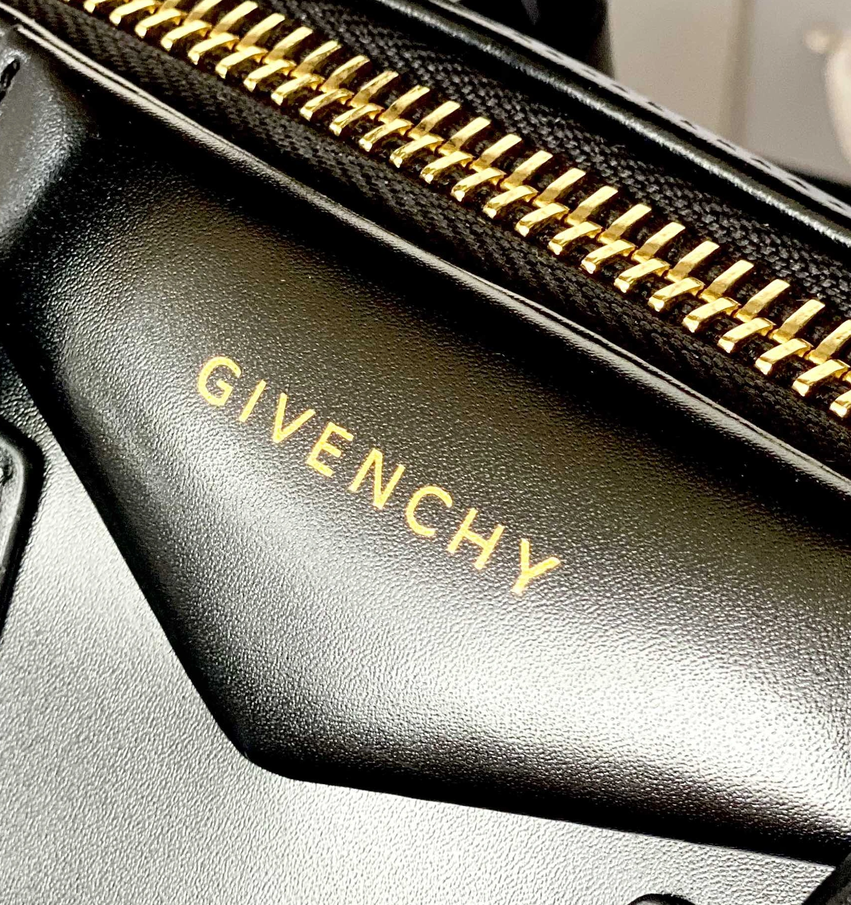 Trendy 324 Givenchy AAA Quality Handbags For Women