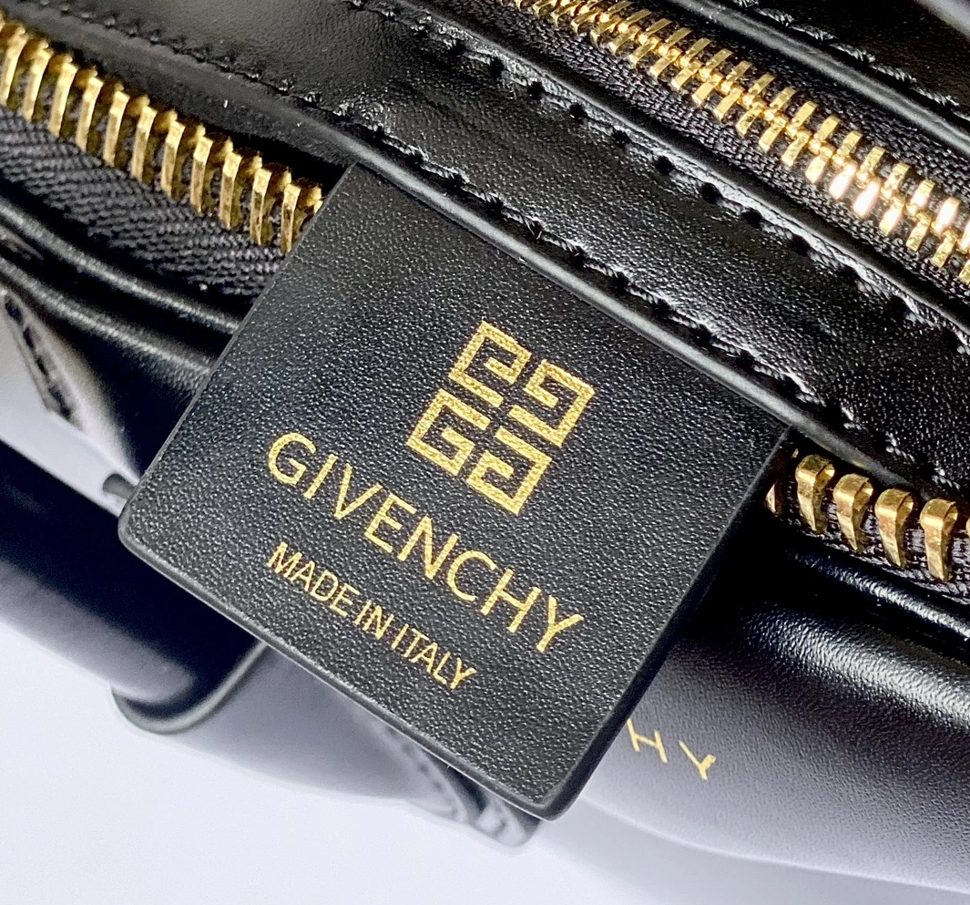 Trendy 324 Givenchy AAA Quality Handbags For Women