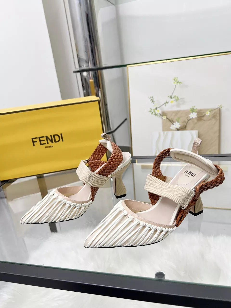 Trendy 3334 Fendi Sandal For Women