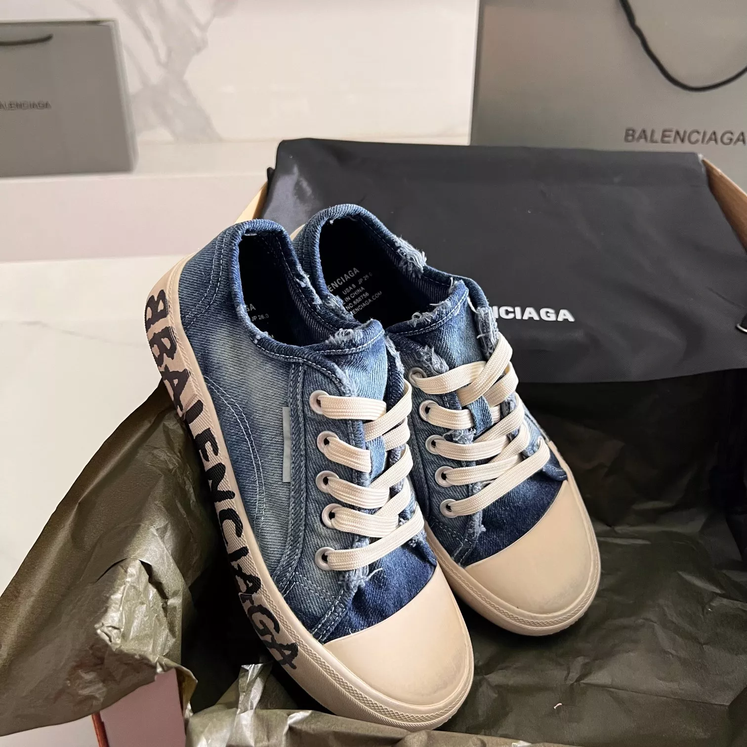 Trendy 3627 Balenciaga Casual Shoes For Men