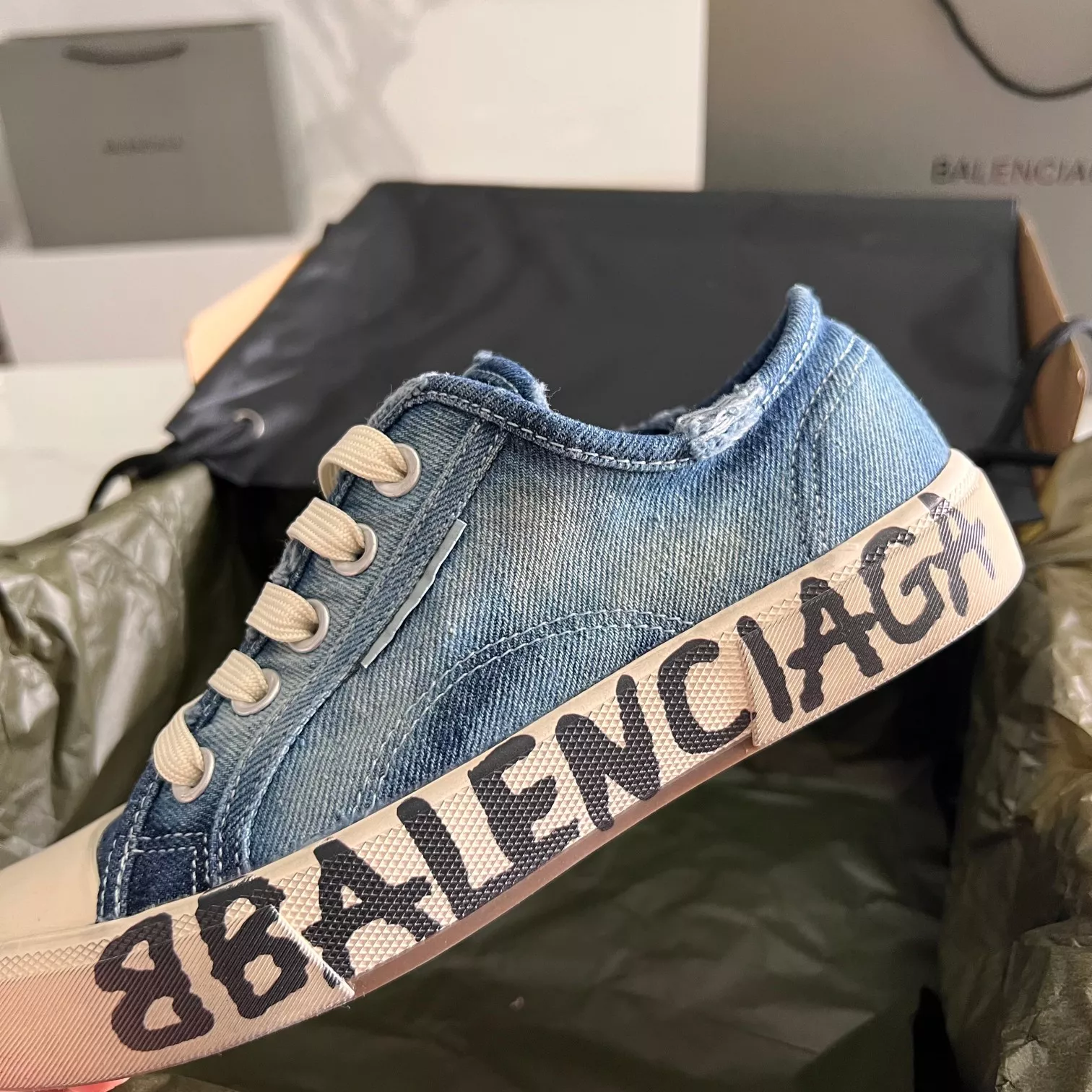 Trendy 3627 Balenciaga Casual Shoes For Men