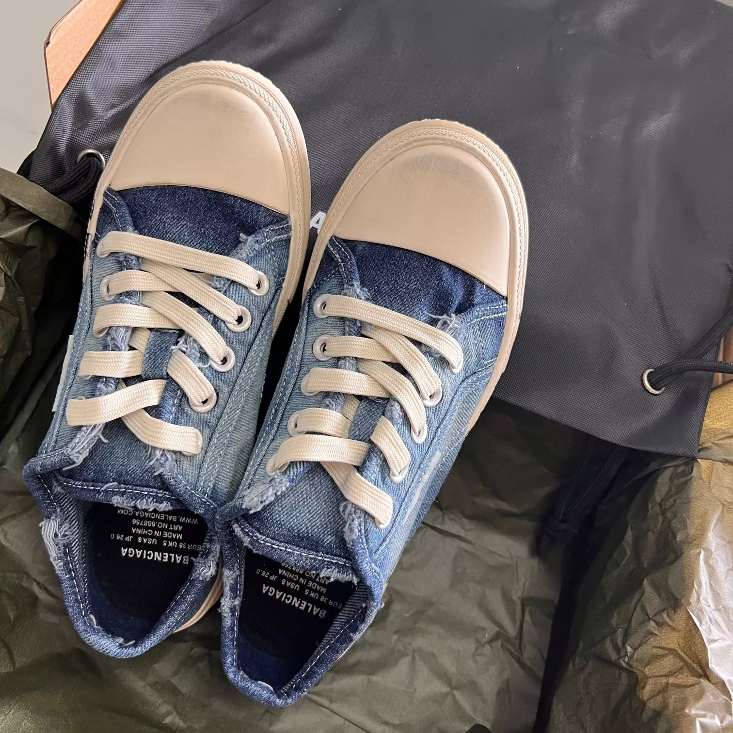 Trendy 3627 Balenciaga Casual Shoes For Men
