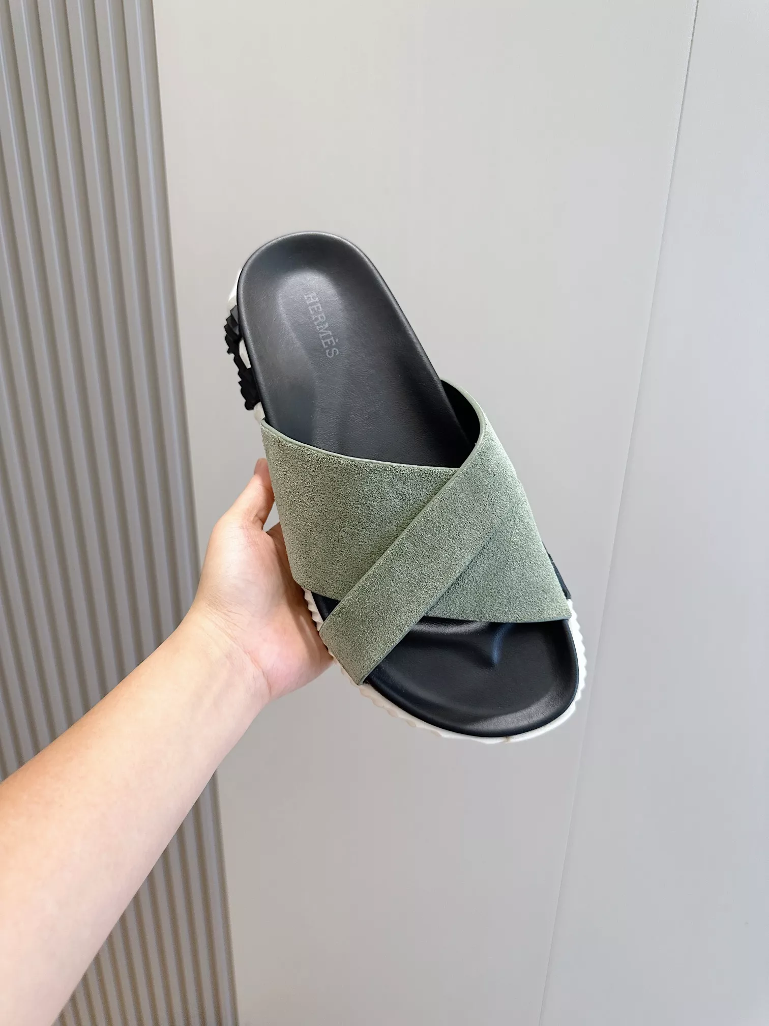 Trendy 3678 Hermes Slippers For Men