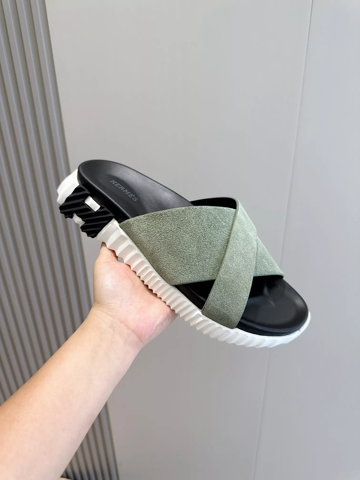 Trendy 3678 Hermes Slippers For Men