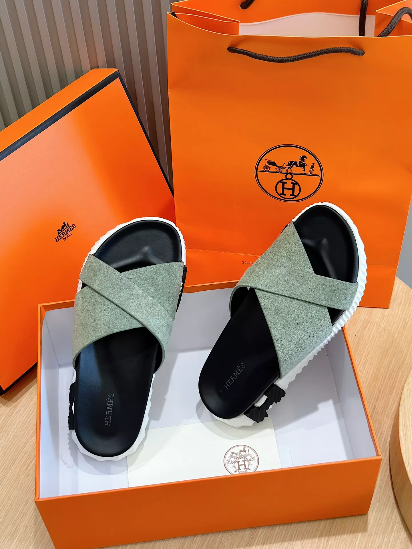 Trendy 3678 Hermes Slippers For Men