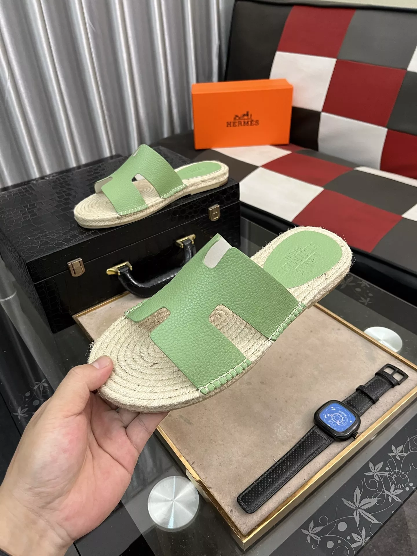 Trendy 3916 Hermes Slippers For Men