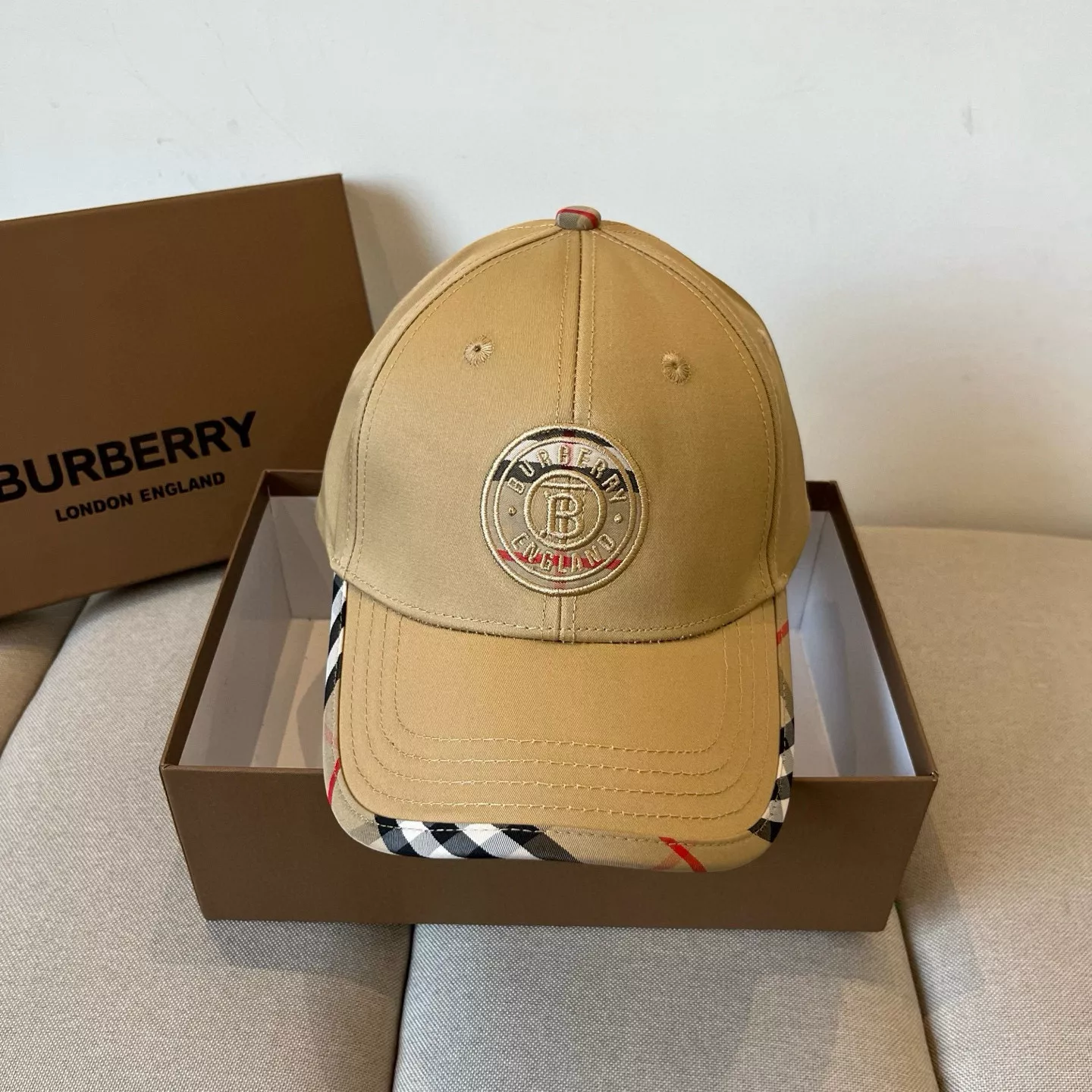 Trendy 4043 Burberry Caps