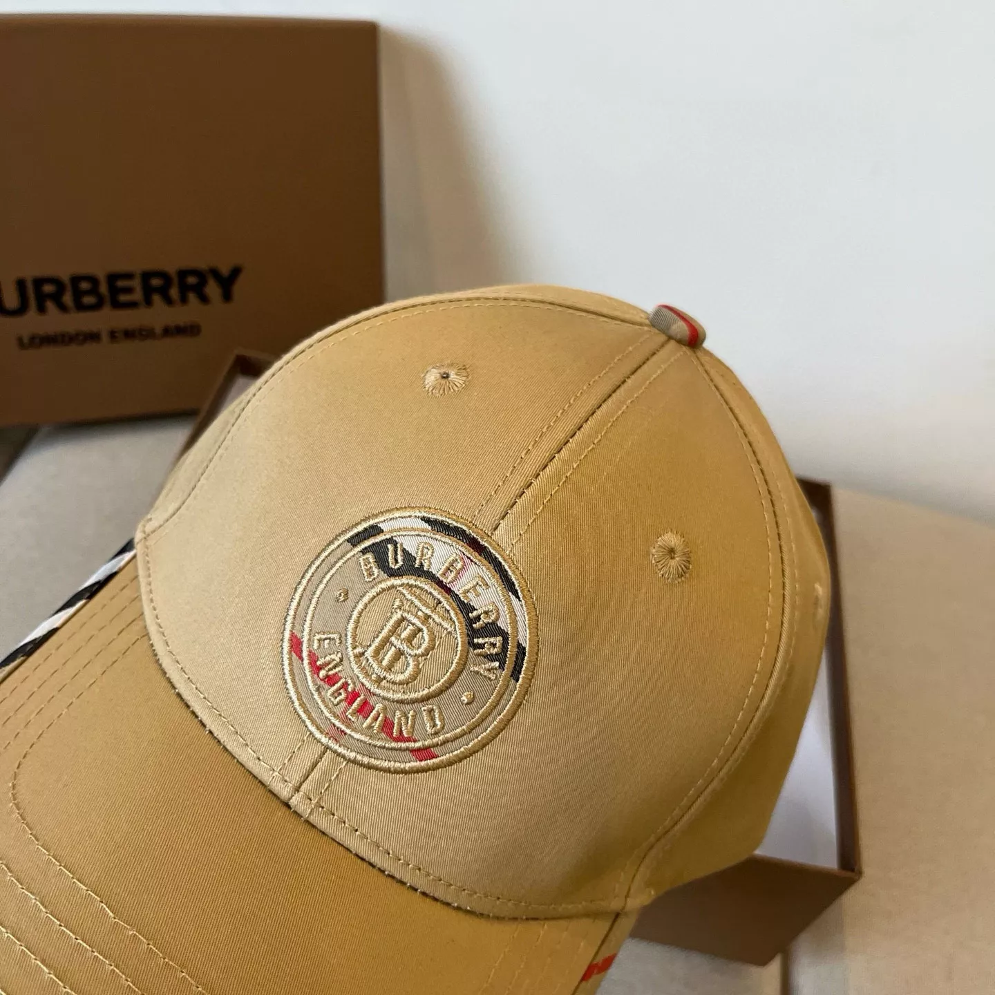 Trendy 4043 Burberry Caps