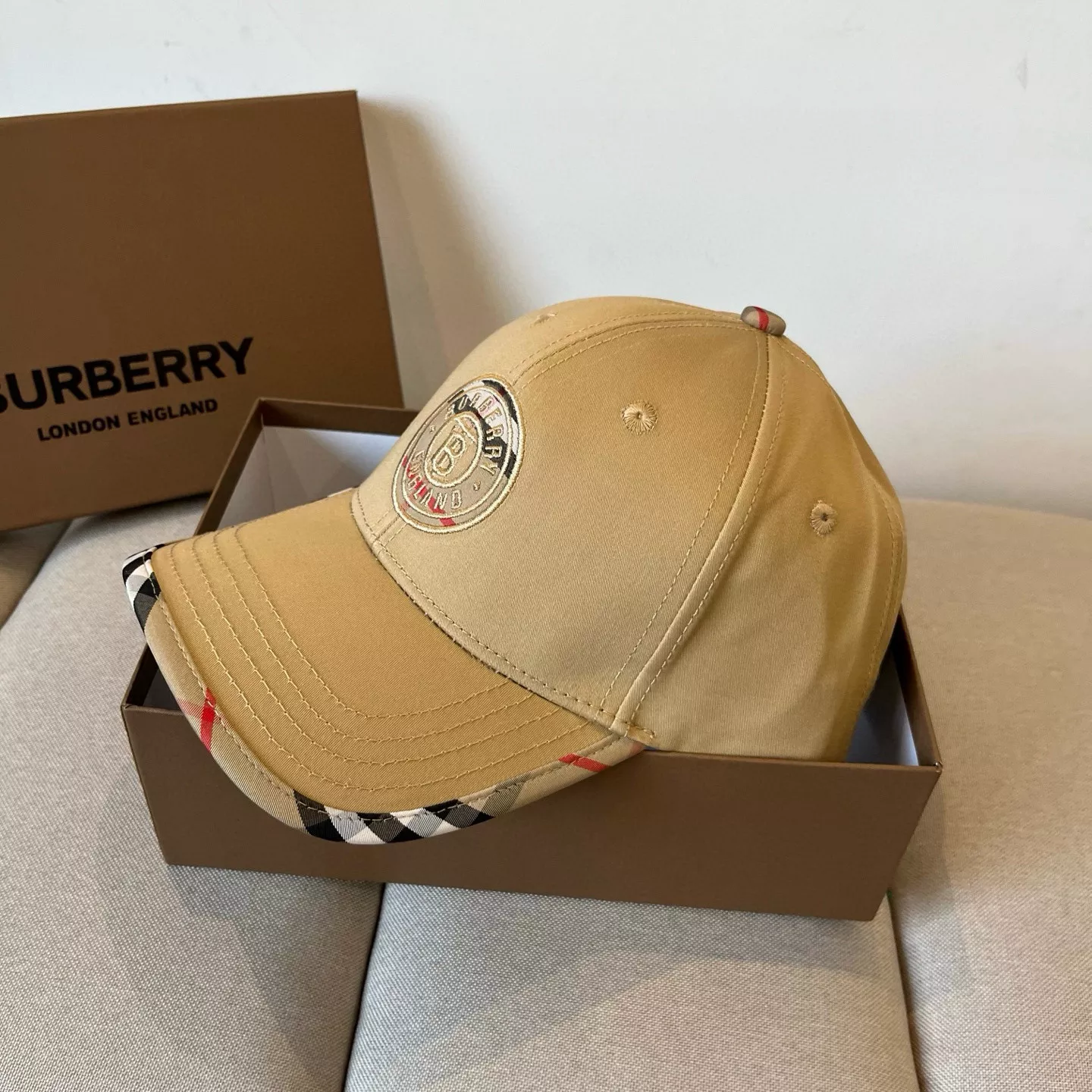 Trendy 4043 Burberry Caps