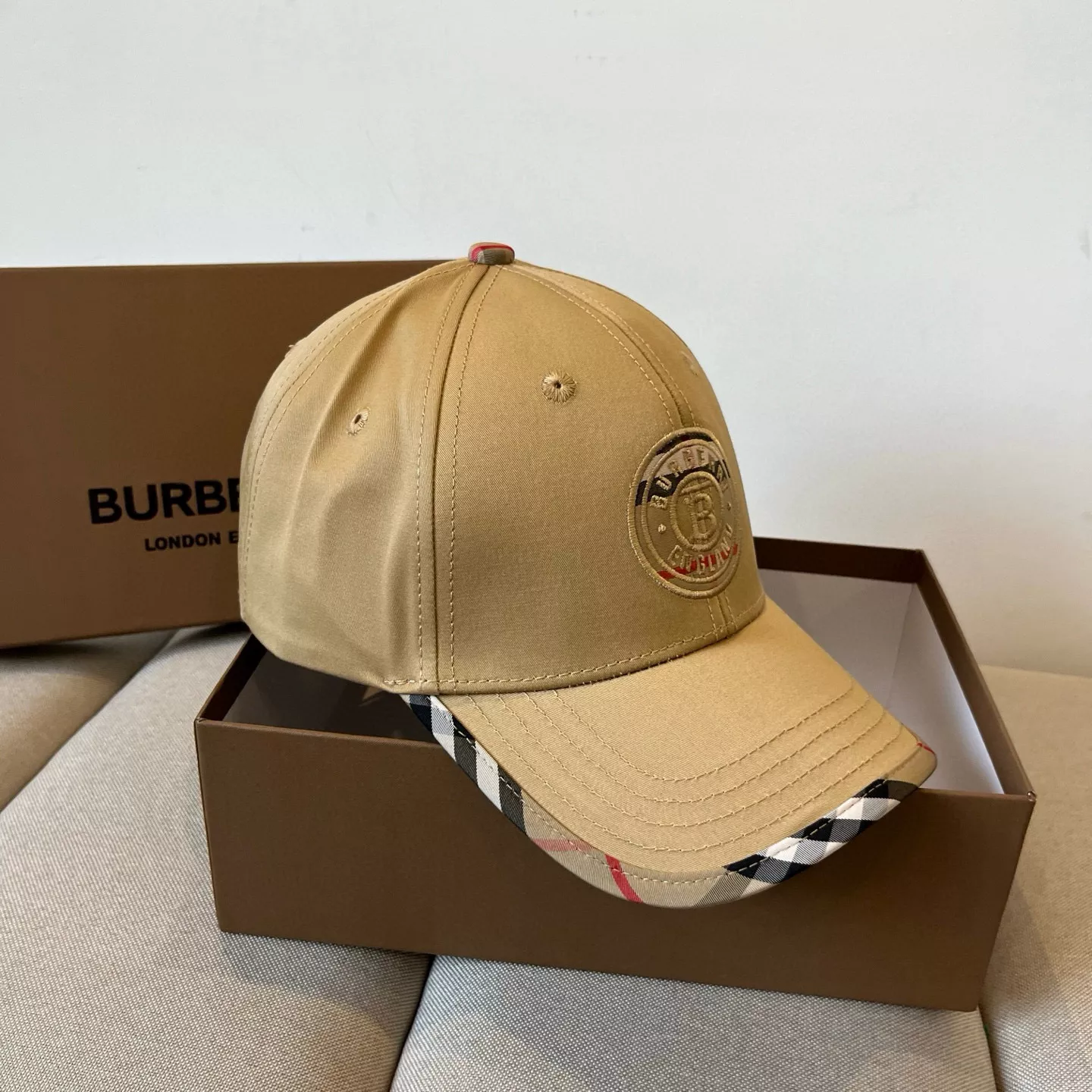 Trendy 4043 Burberry Caps