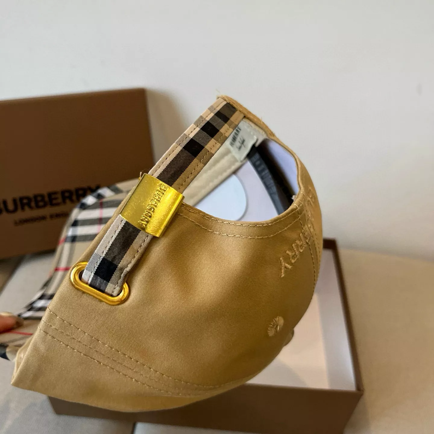 Trendy 4043 Burberry Caps