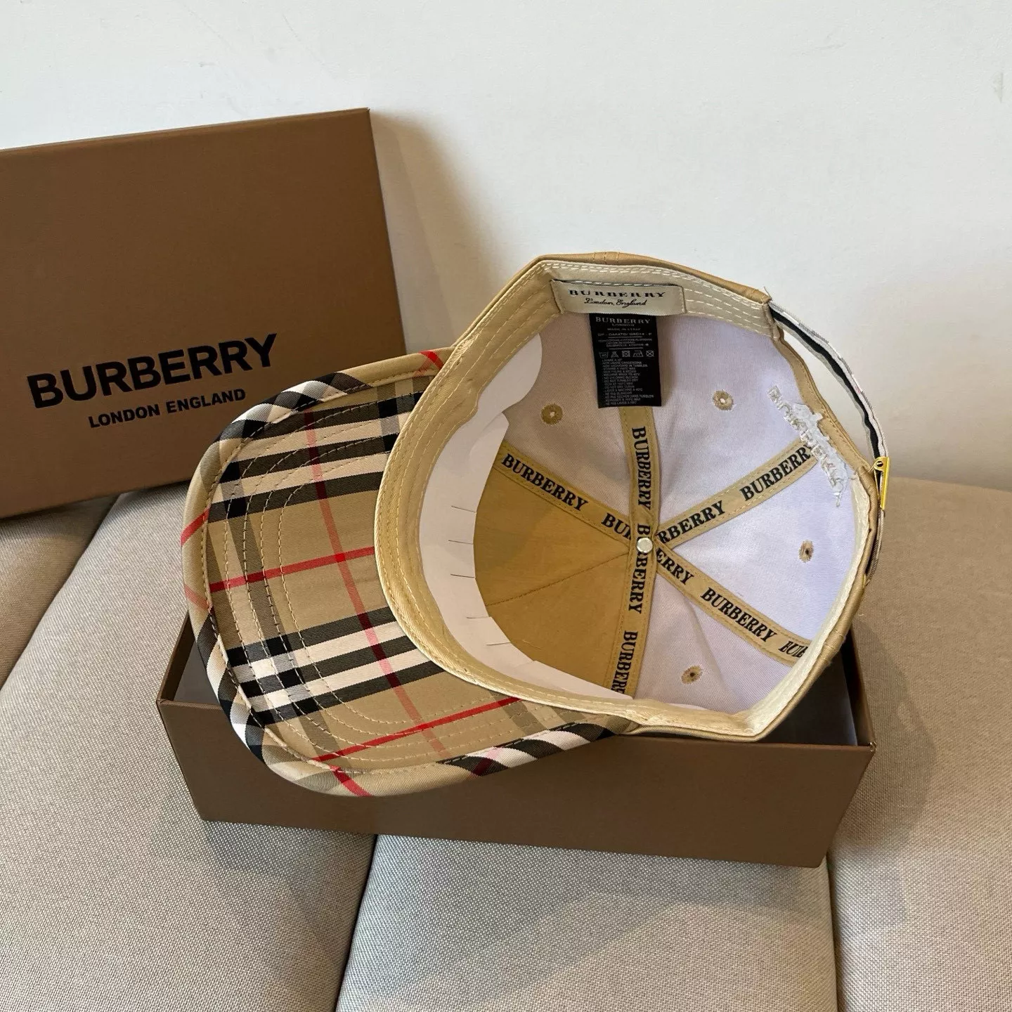 Trendy 4043 Burberry Caps
