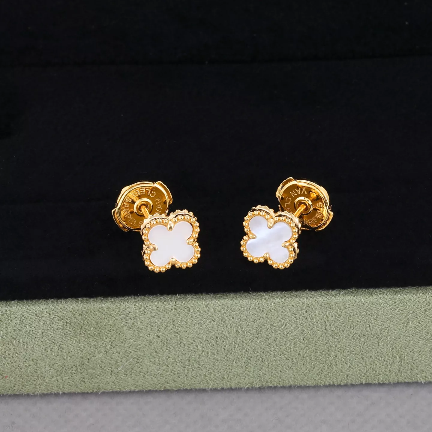 Trendy 4078 Van Cleef & Arpels Earrings For Women