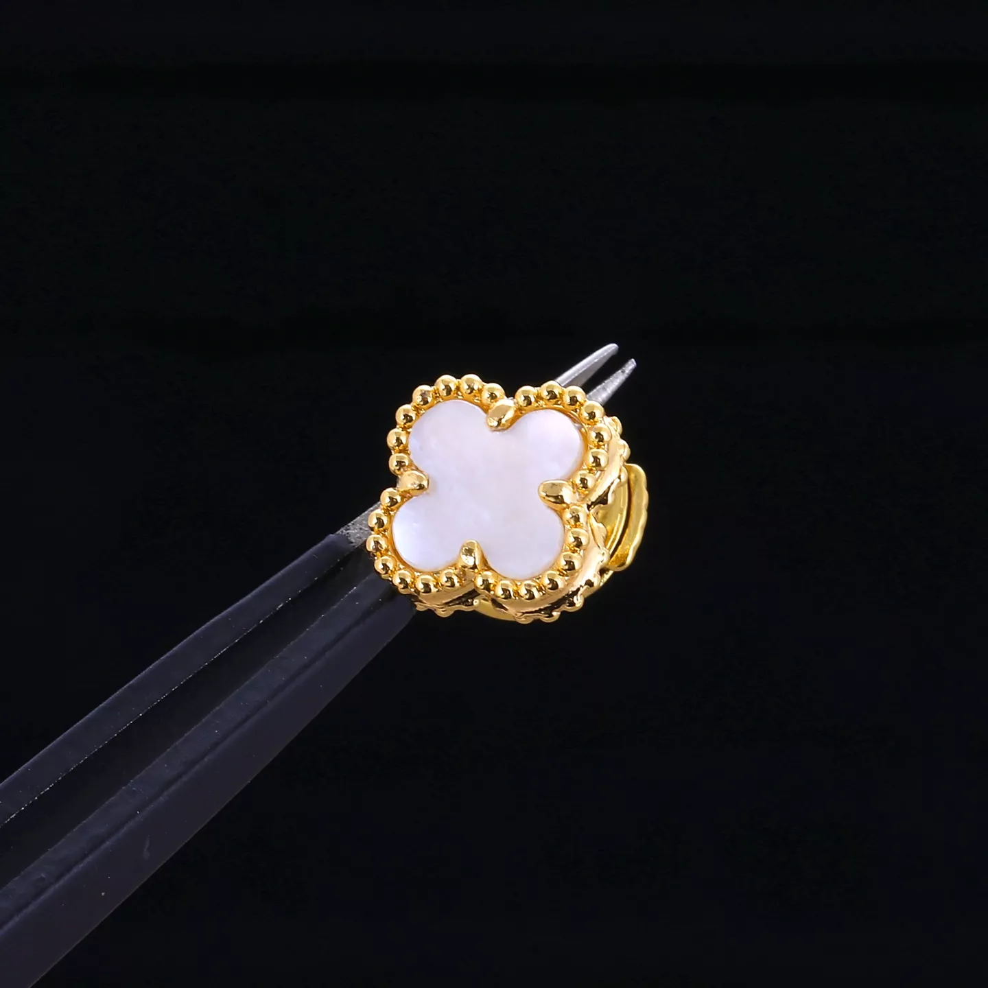 Trendy 4078 Van Cleef & Arpels Earrings For Women