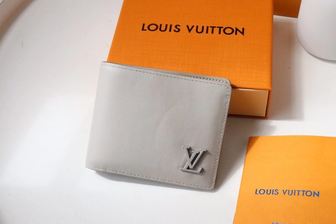 Trendy 4294 Louis Vuitton AAA Man Wallets