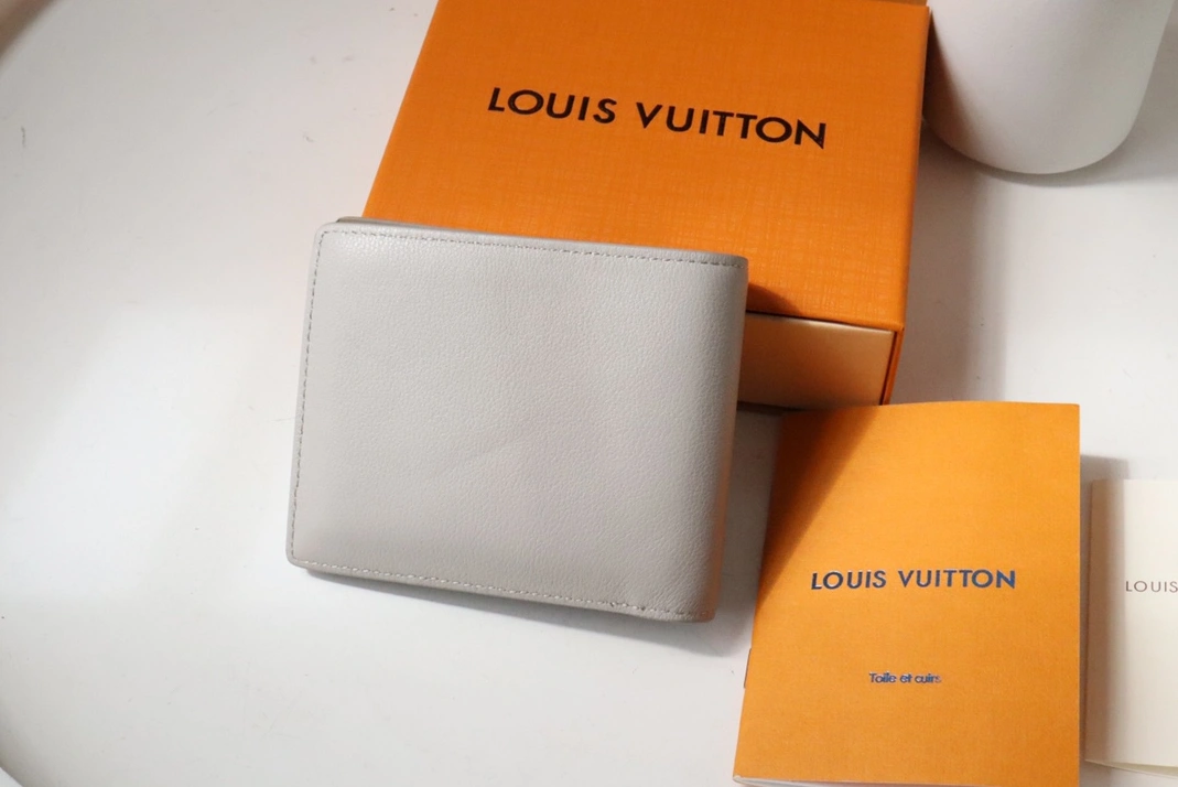 Trendy 4294 Louis Vuitton AAA Man Wallets