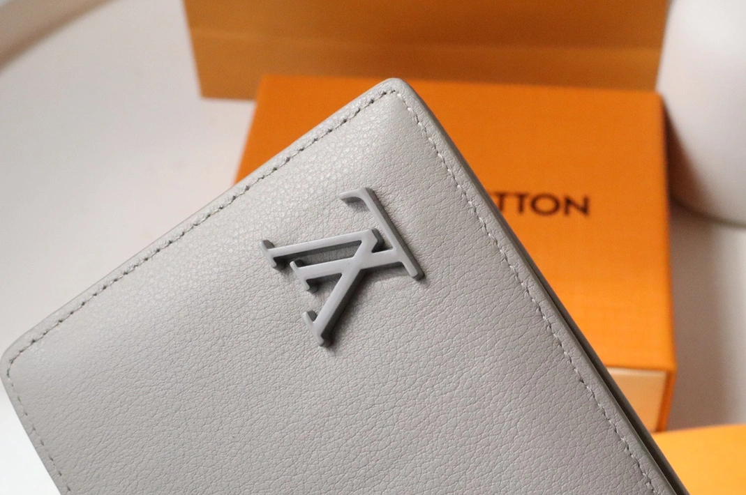 Trendy 4294 Louis Vuitton AAA Man Wallets