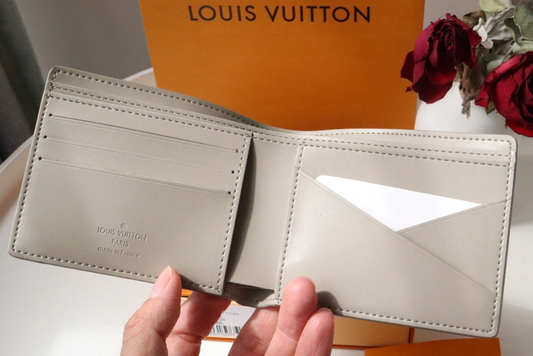 Trendy 4294 Louis Vuitton AAA Man Wallets