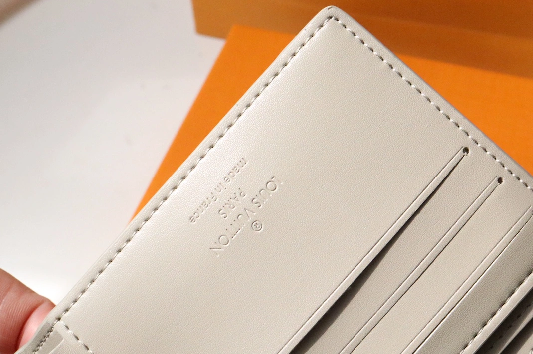 Trendy 4294 Louis Vuitton AAA Man Wallets