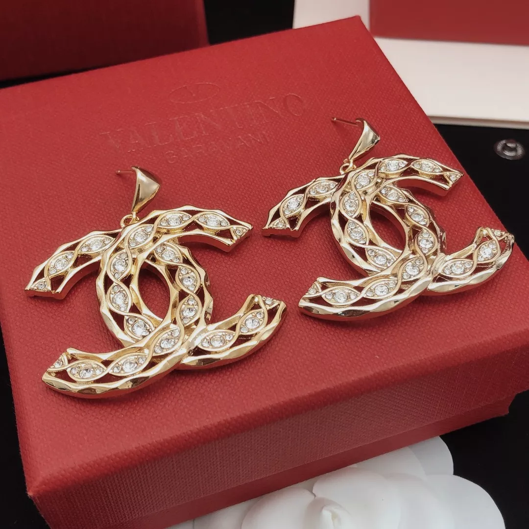 Trendy 4296 Chanel Earrings For Women