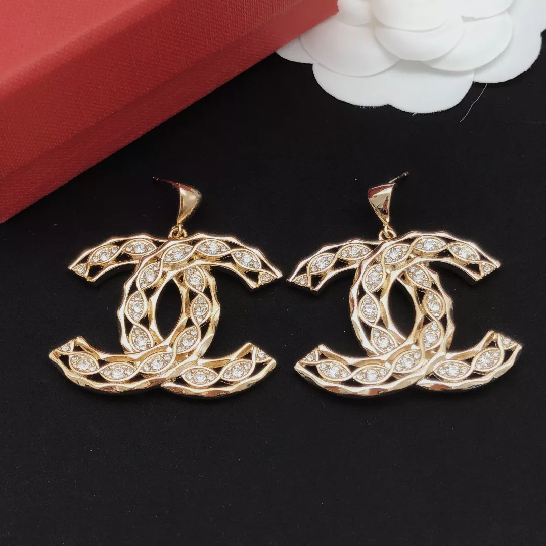 Trendy 4296 Chanel Earrings For Women