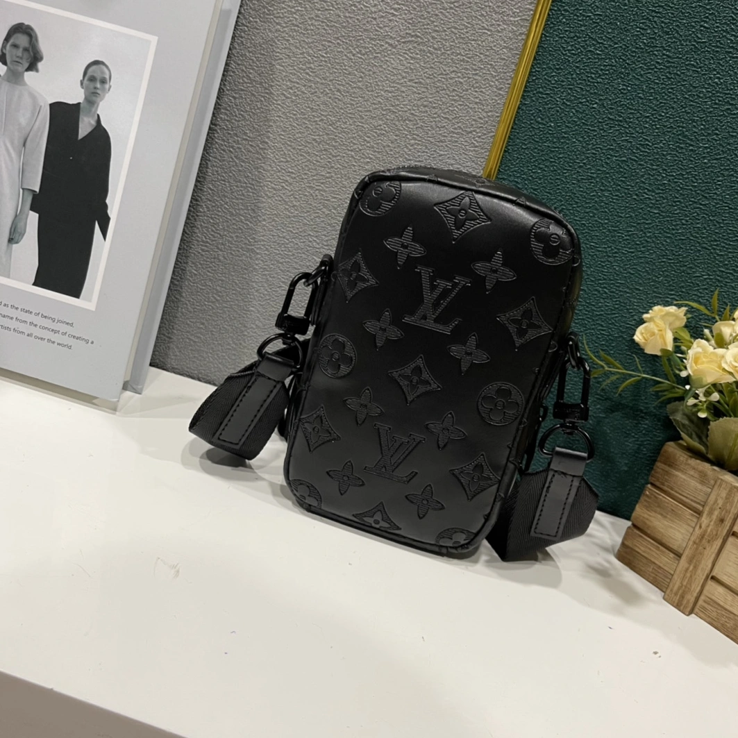Trendy 4319 Louis Vuitton AAA Man Messenger Bags