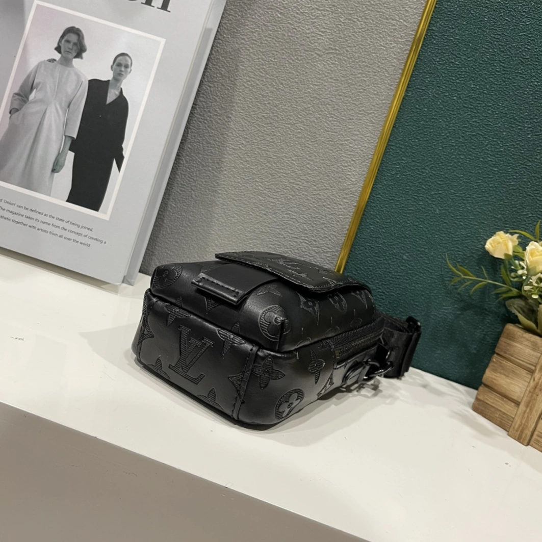 Trendy 4319 Louis Vuitton AAA Man Messenger Bags