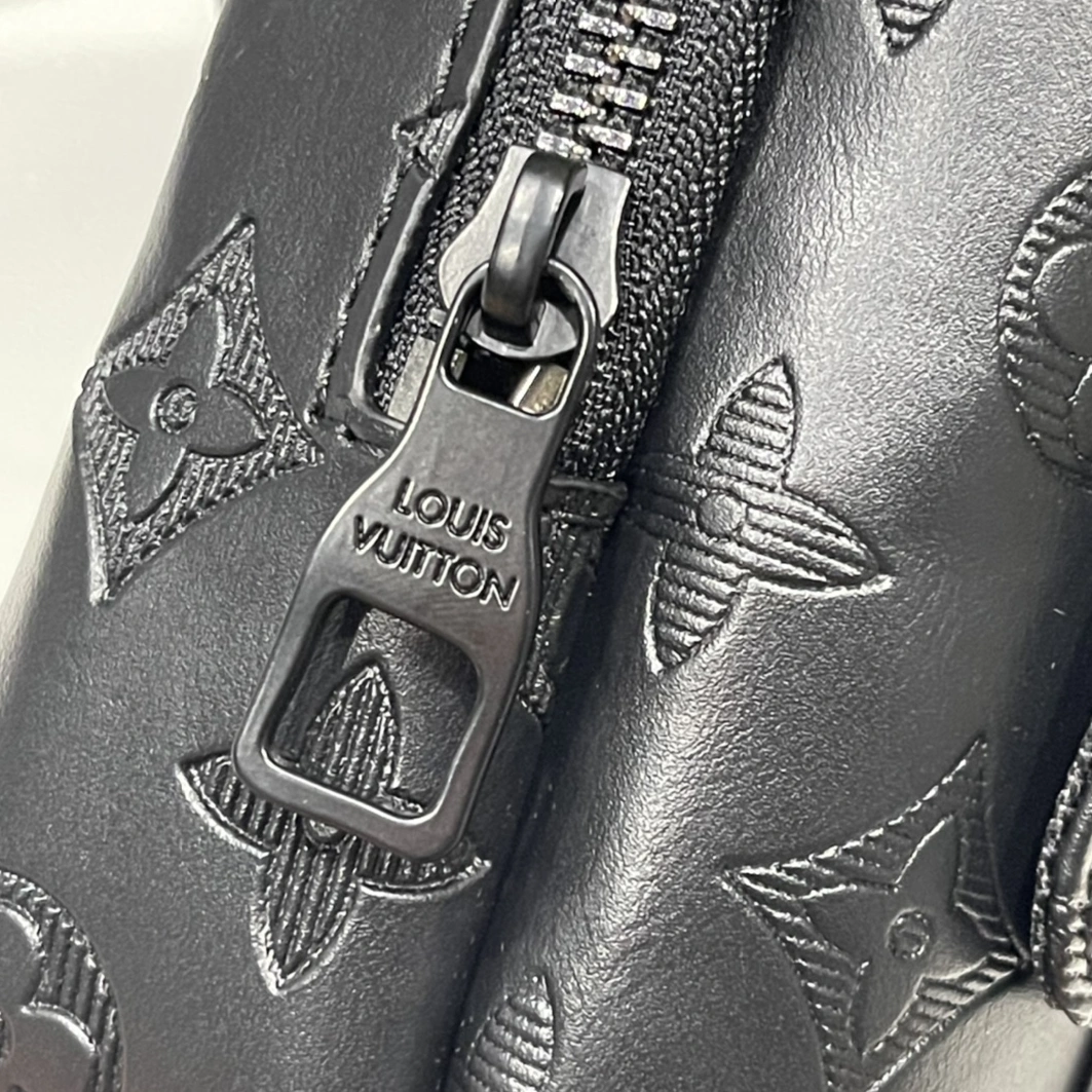 Trendy 4319 Louis Vuitton AAA Man Messenger Bags