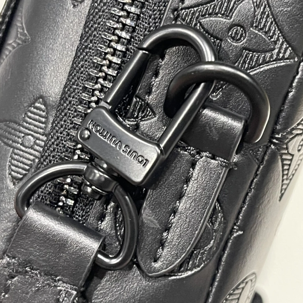 Trendy 4319 Louis Vuitton AAA Man Messenger Bags