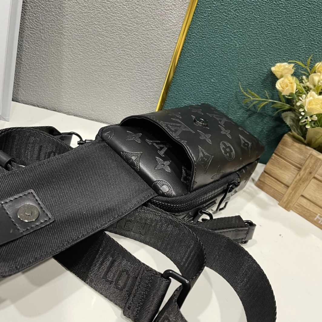 Trendy 4319 Louis Vuitton AAA Man Messenger Bags