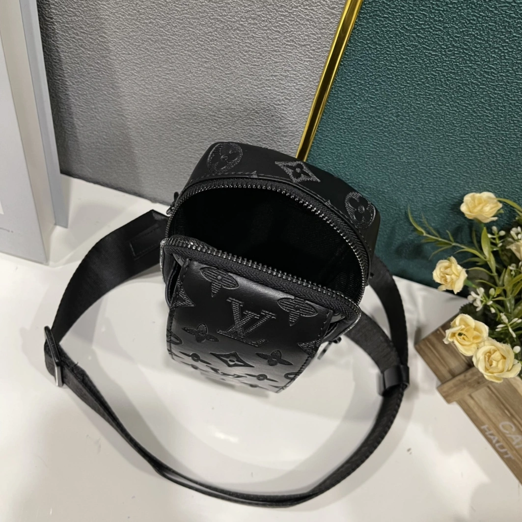 Trendy 4319 Louis Vuitton AAA Man Messenger Bags