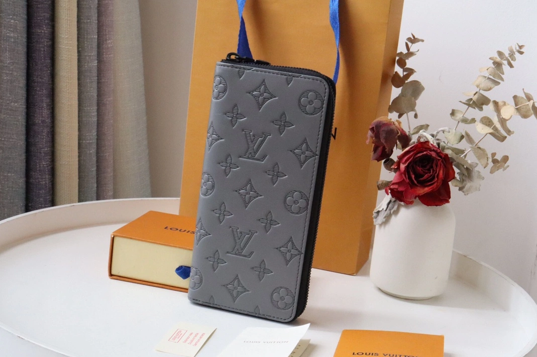 Trendy 4813 Louis Vuitton AAA Man Wallets