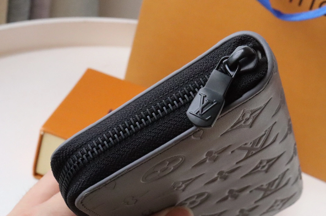 Trendy 4813 Louis Vuitton AAA Man Wallets