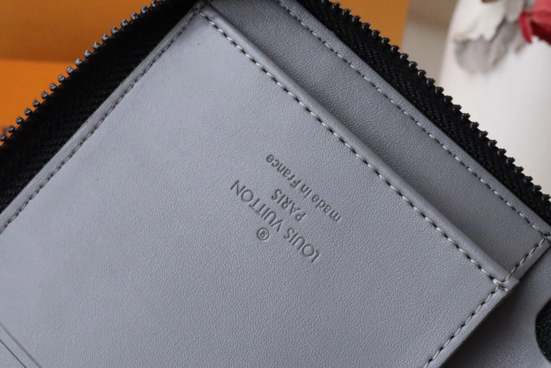 Trendy 4813 Louis Vuitton AAA Man Wallets