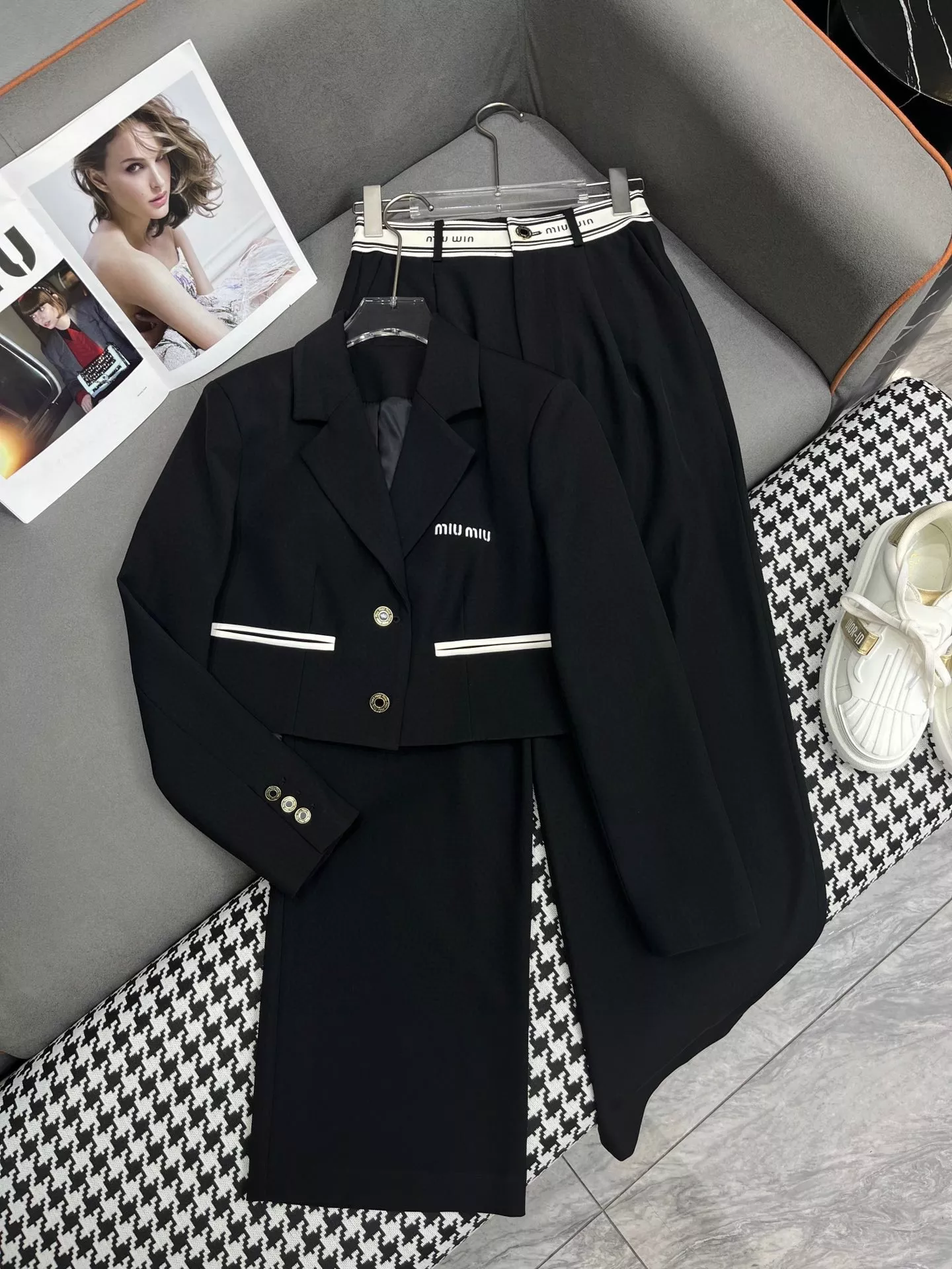 Trendy 5089 MIU MIU Tracksuits Long Sleeved For Women