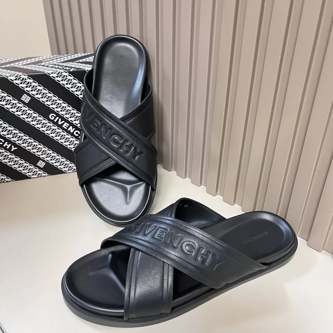 Trendy 5149 Givenchy Slippers For Men