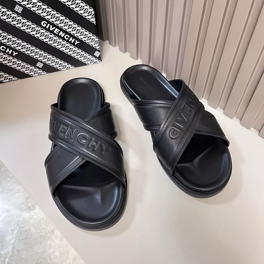 Trendy 5149 Givenchy Slippers For Men
