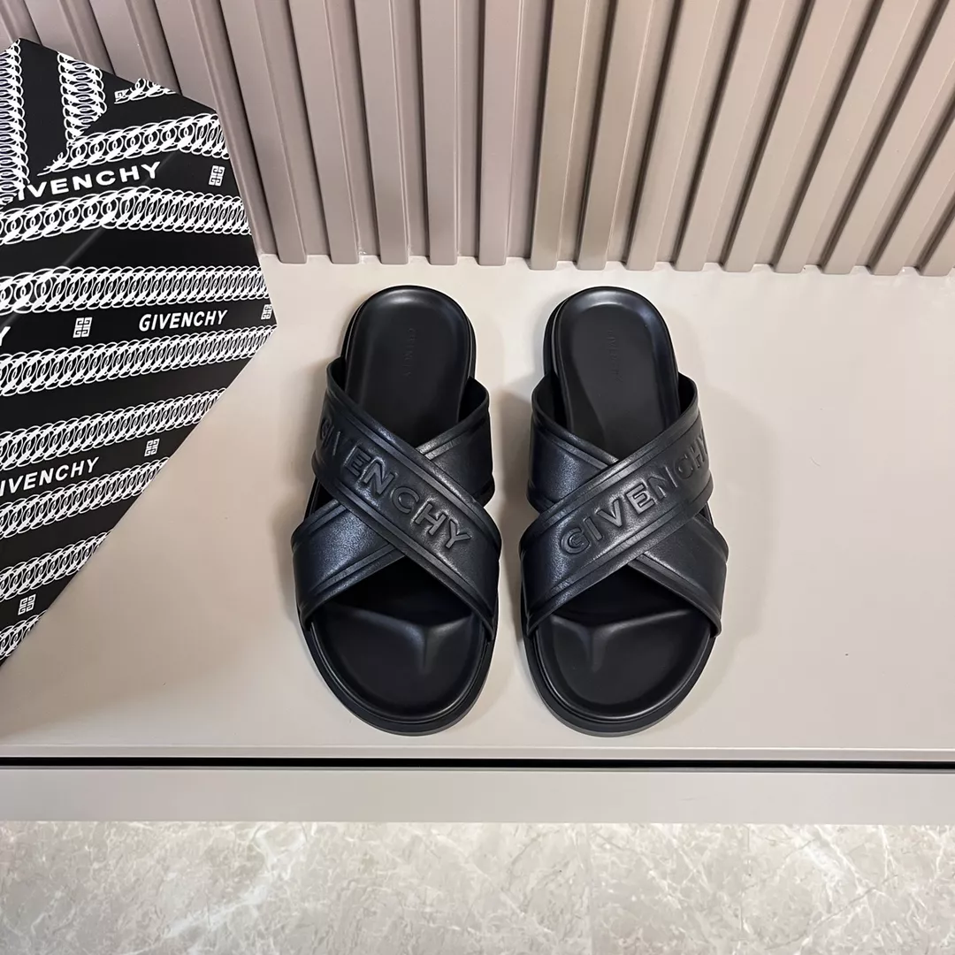 Trendy 5149 Givenchy Slippers For Men