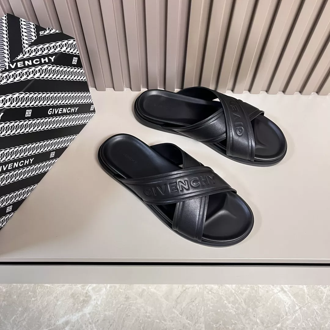 Trendy 5149 Givenchy Slippers For Men