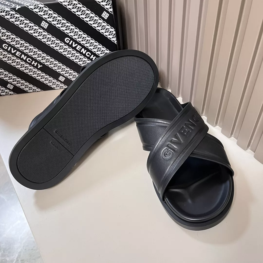 Trendy 5149 Givenchy Slippers For Men