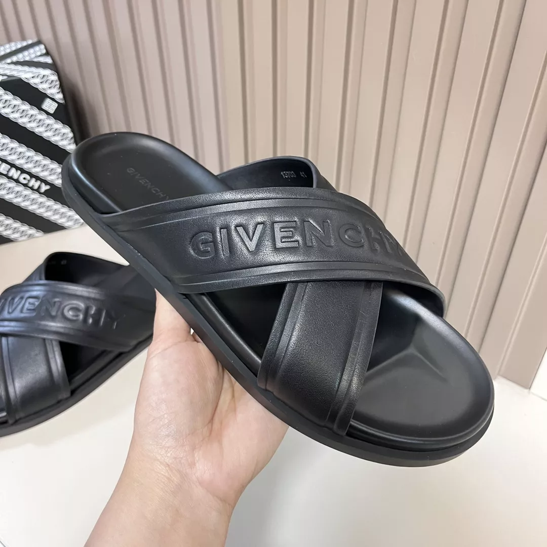 Trendy 5149 Givenchy Slippers For Men