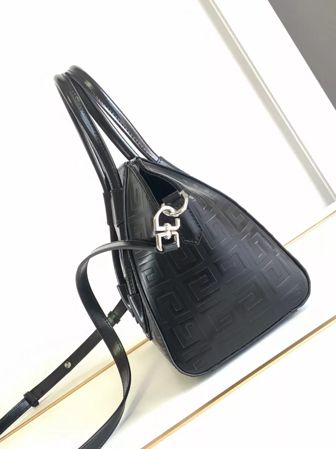 Trendy 5215 Givenchy AAA Quality Handbags For Women